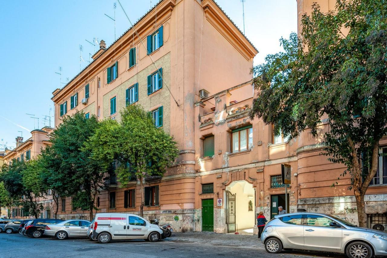 Vatican Caracciolo Roma Esterno foto