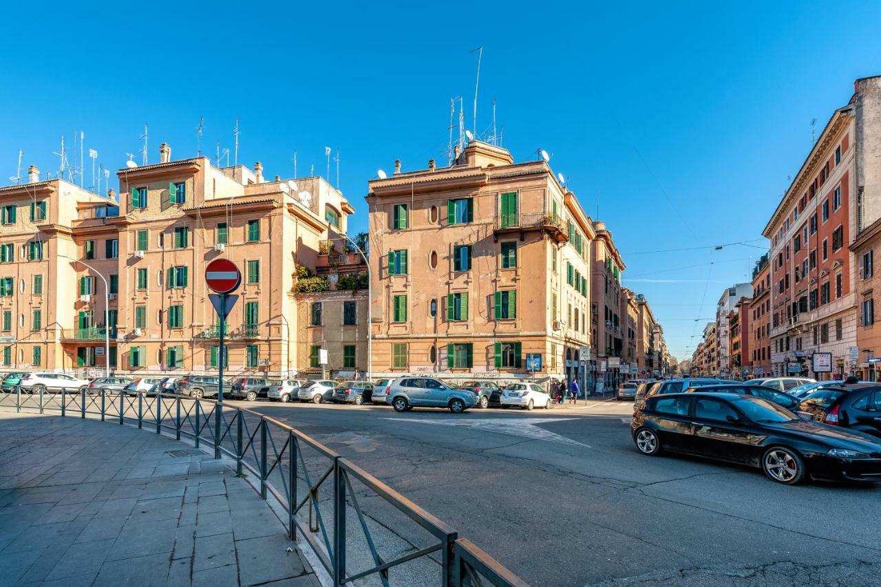 Vatican Caracciolo Roma Esterno foto