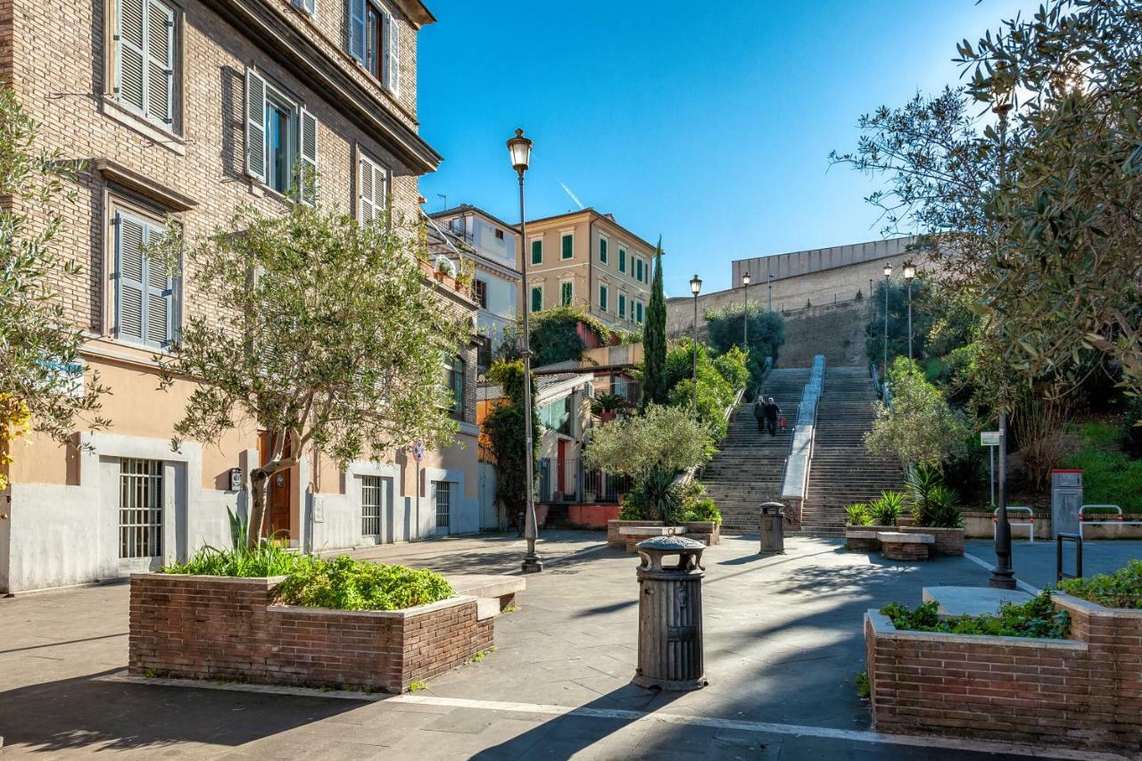 Vatican Caracciolo Roma Esterno foto